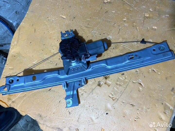 Стеклоподъемник передний левый Peugeot 207