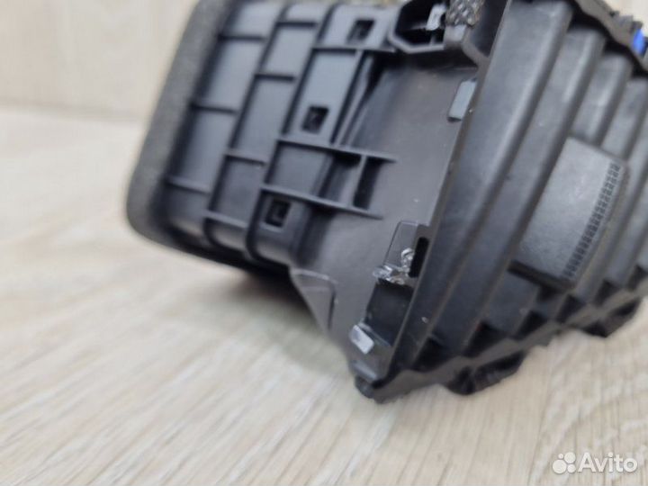 Дефлектор воздушный передний левый Hyundai Solaris