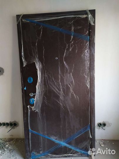Дверь входная от застройщика