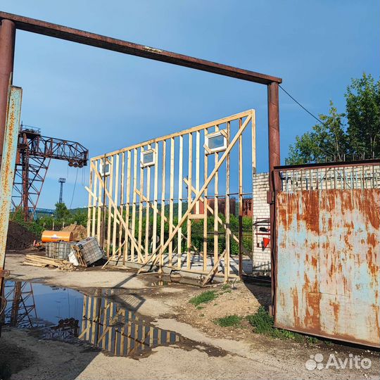 Плотник строитель