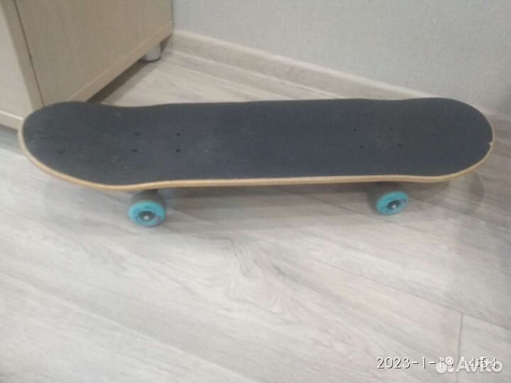 Скейтборд не ободранный,сын катался пару раз