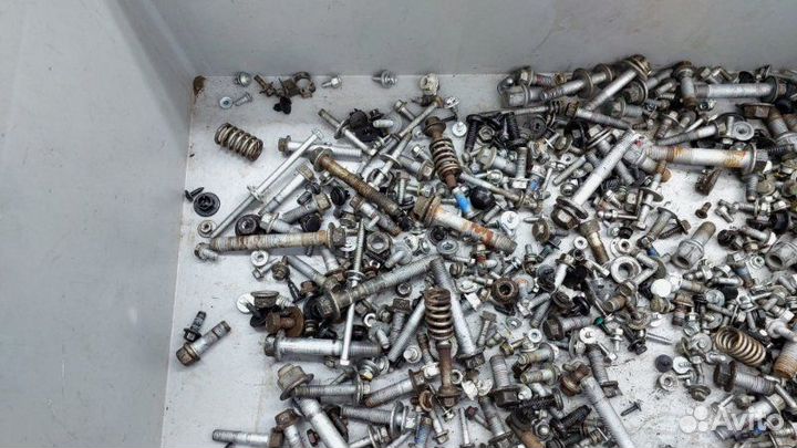 Б/У Болты комплект Состояние отличное, оригинал