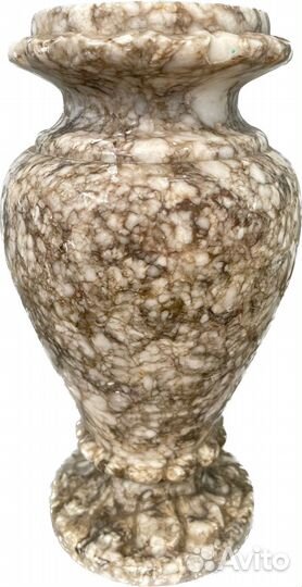 Изящная старинная вазочка из мрамора