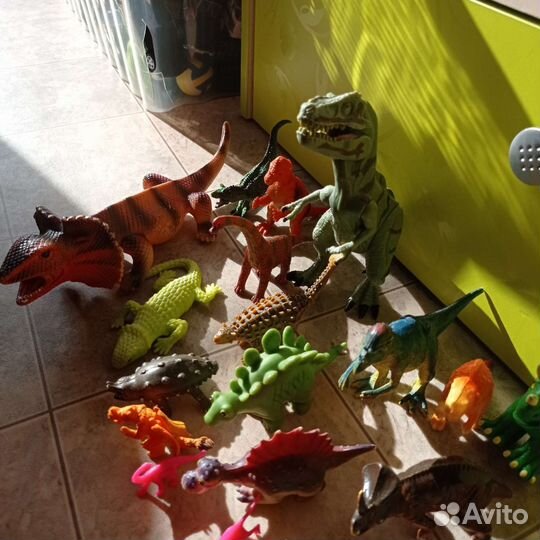 Набор динозавров и животных