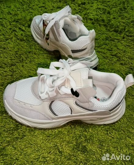 Кроссовки женские