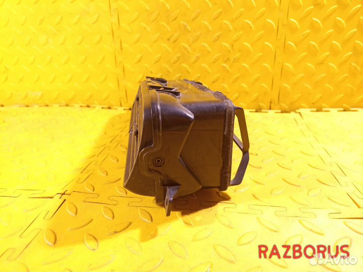 Дефлекторы обдува салона центр.Nissan Bluebird U14