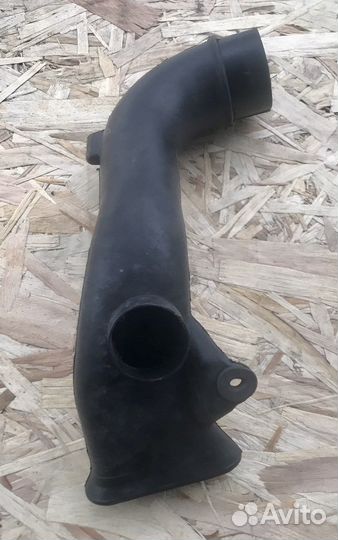 Воздухозаборник Тойота авенсис т250