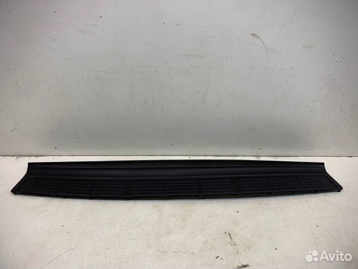 Накладка бампера задняя Toyota Land Cruiser 200