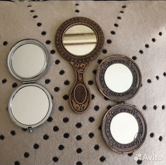 Зеркала карманные и брелоки на сумку