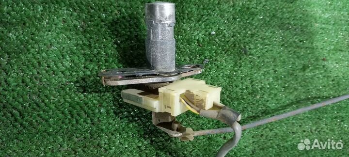 Личинка с тягой замка багажника ниссан максима а32