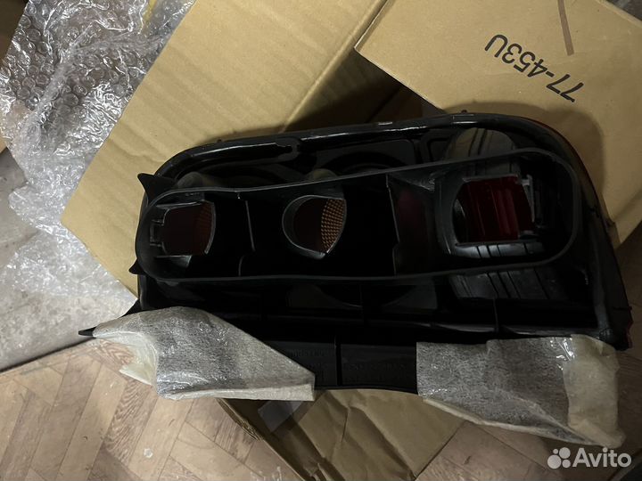 Фонарь задний левый Nissan Micra (K12E)