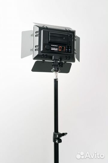 Видеосвет Yongnuo 300 III + Весь Комплект