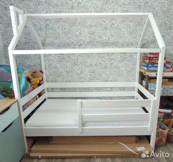 Кровать домик