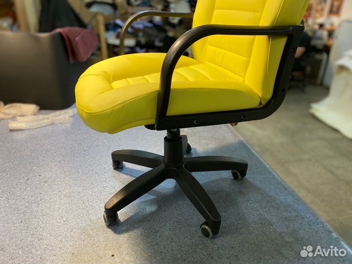 Офисное кресло