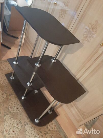 Тумба стеллаж для цветов в офис и в дом