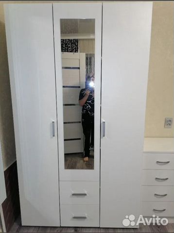 Шкаф 3-дверный с ящиками