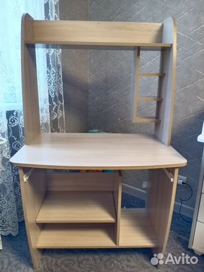 Продаю школьный стол б/у