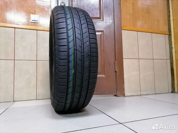 Kumho Ecsta HS52 215/60 R17