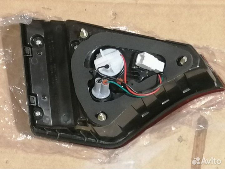 Фонарь в крышку задний правый Kia Rio Седан 4