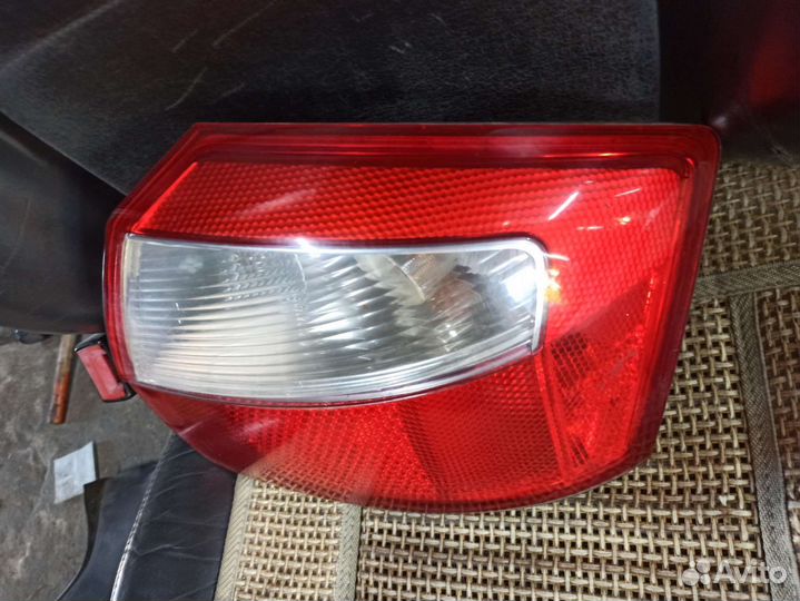Фонарь задний правый Audi a4b6 седан