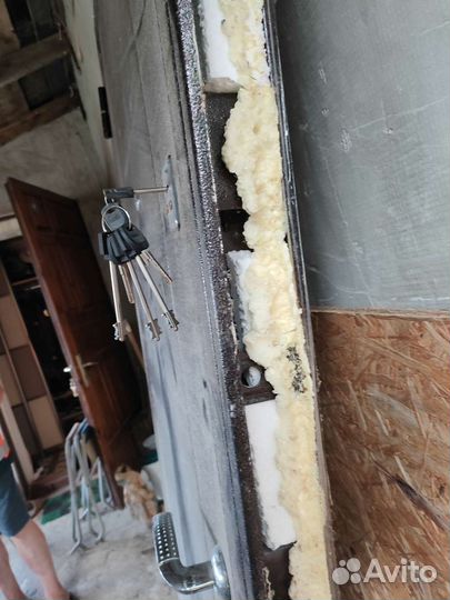 Дверь входная металлическая от застройщика