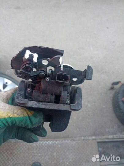 Volkswagen jetta 6 замок крышки багажника