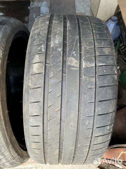 Michelin Pilot Sport 4 285/35 R22 26L