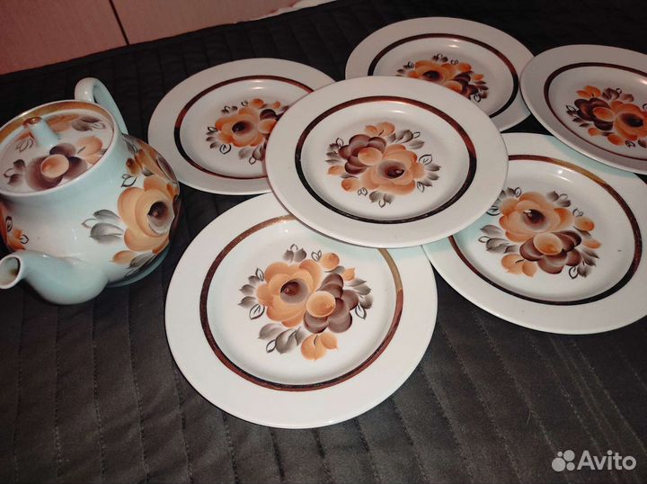 Набор чайник и тарелки десертные СССР