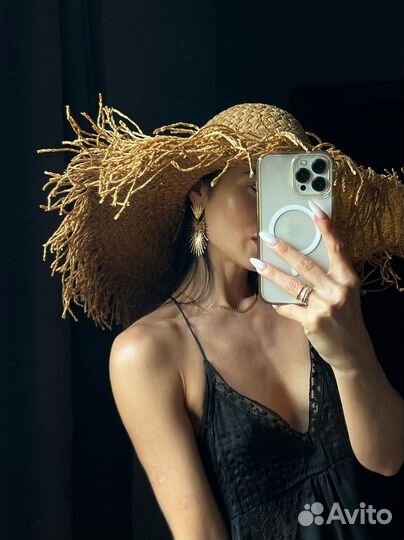 Шляпа женская соломенная с широкими полями