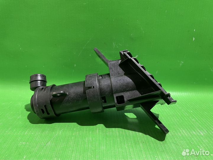 Форсунка фароомывателя правая Subaru Forester S11