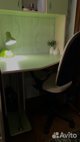 Школьный уголок со шкафом-пенал