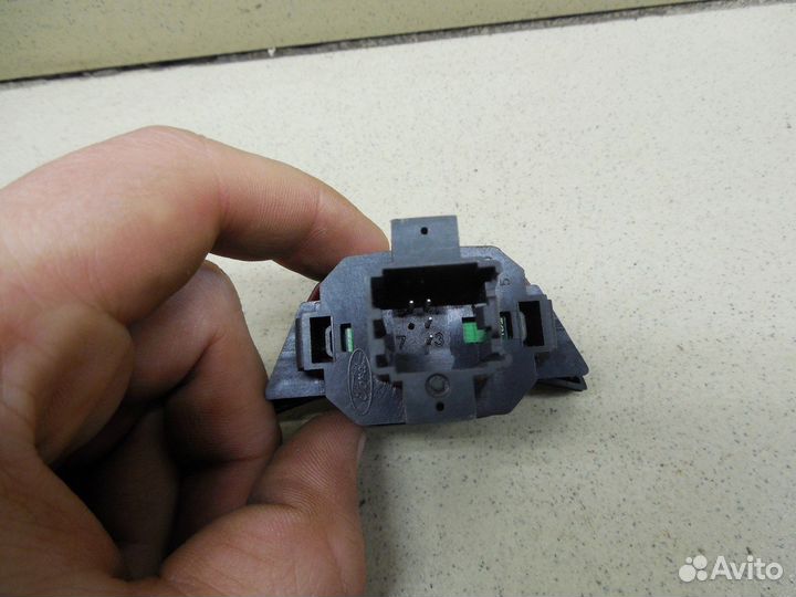 Кнопка аварийной сигнализации Transit 2014