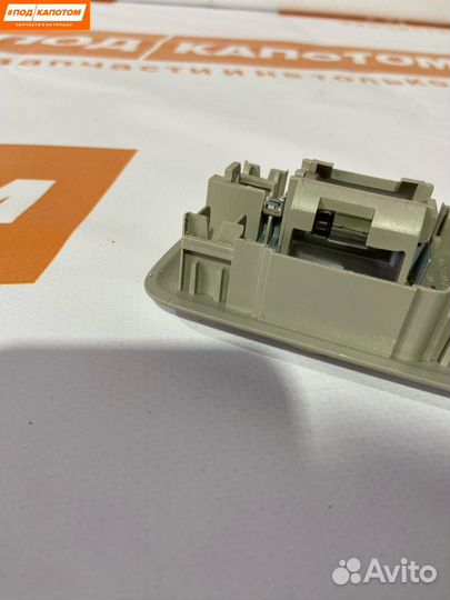 Фонарь салона (плафон) задний Mitsubishi Outlander