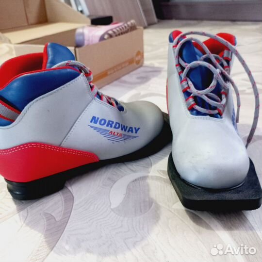 Лыжные ботинки