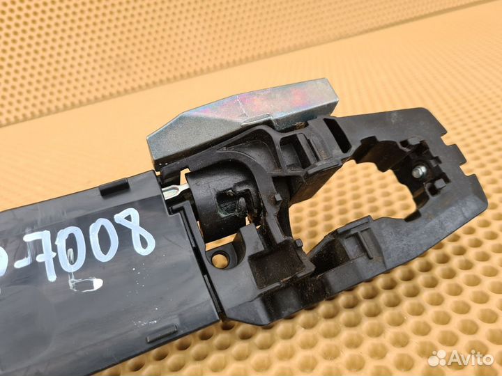 Кронштейн ручки двери левый Infiniti