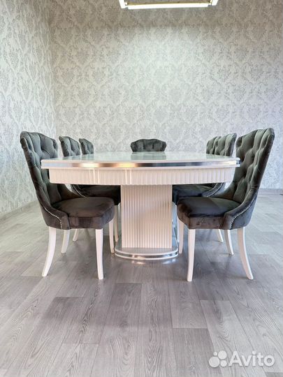 Стол и стулья