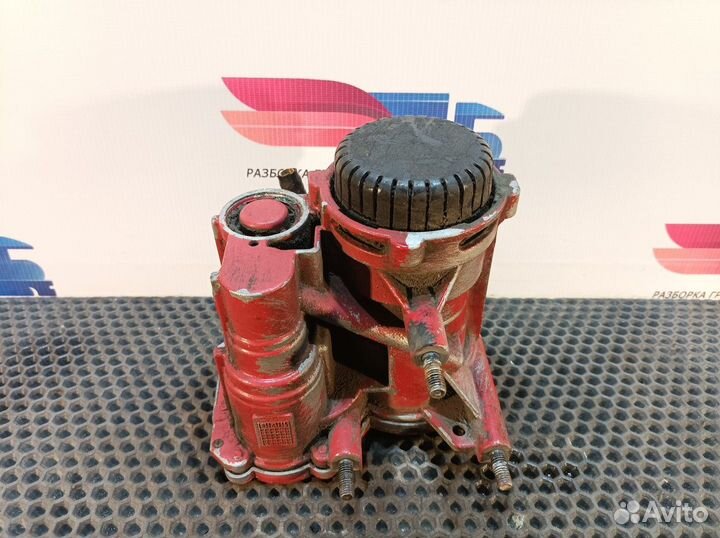 Кран управления тормозами прицепа