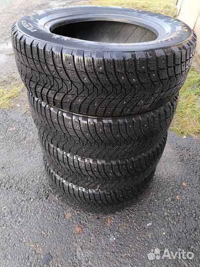 Michelin X-Ice 215/65 R16