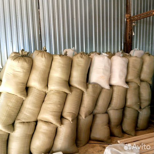 Опилки в мешках