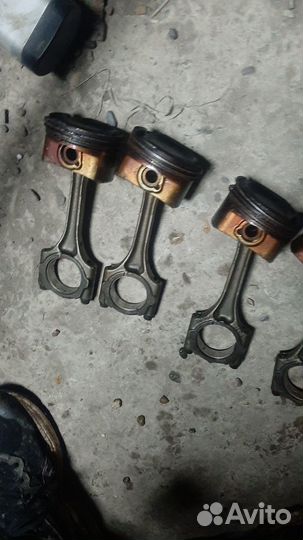 Поршень с шатуном на Джили Эмгранд 1.8