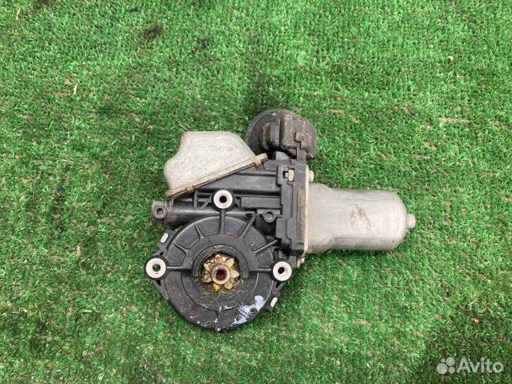 Моторчик стеклоподъемника передний левый Lexus