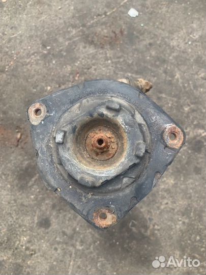 Амортизатор правый Nissan Micra 2004