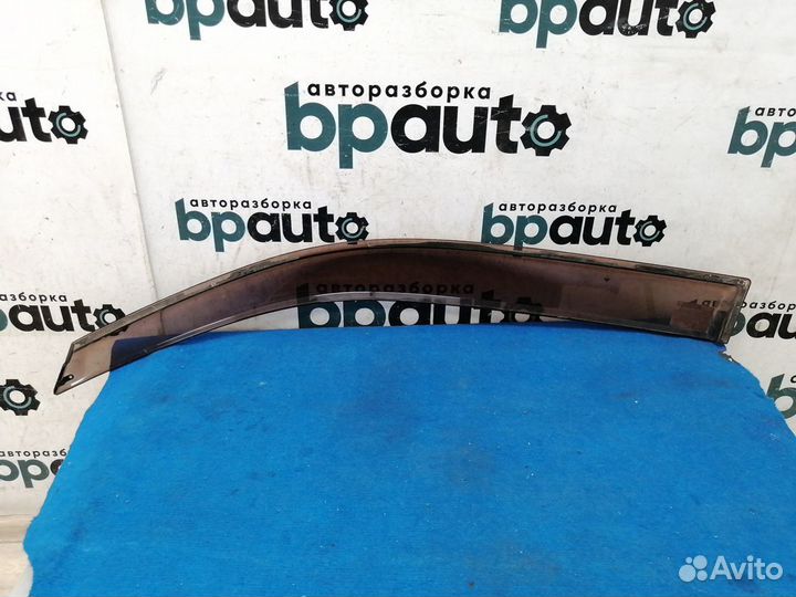 Ветровик передней правой двери Nissan X-Trail T31