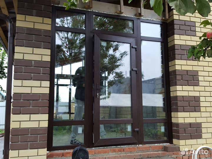 Входная группа из пластика и алюминия