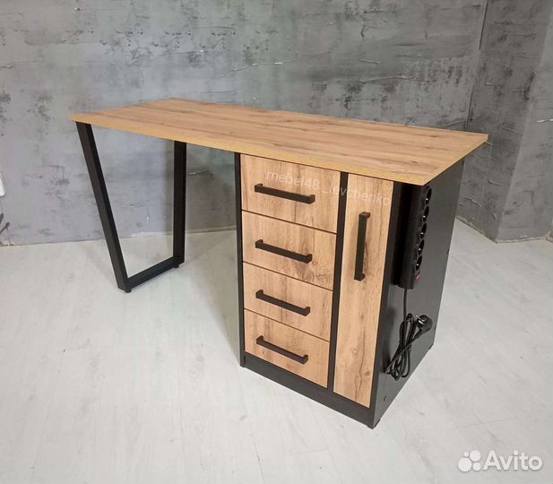 Маникюрный стол лофт