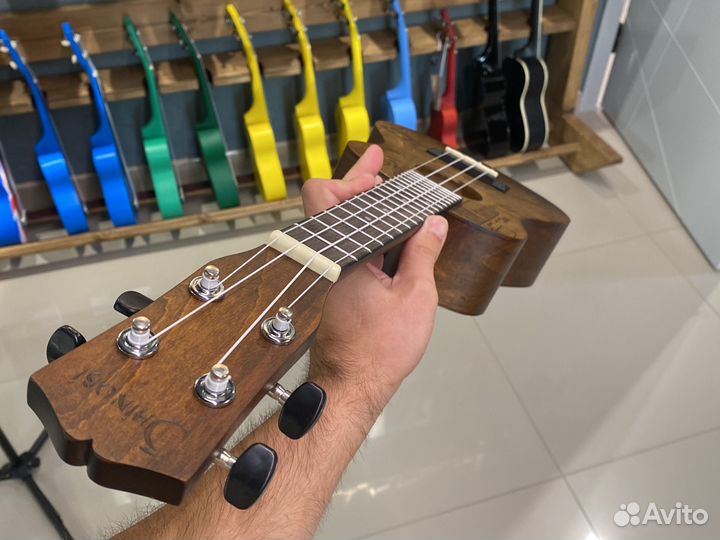 Shinobi D-23 Укулеле