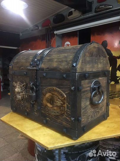 Сундук старинный