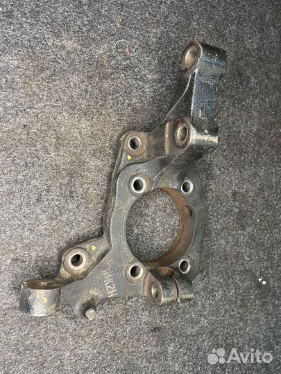 Поворотный кулак левый Hyundai santa fe