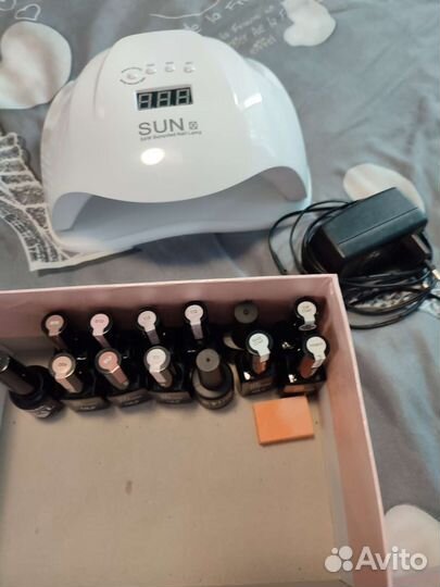 Лак для ногтей и лампа