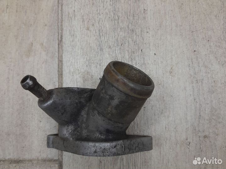 Патрубок термостата 4M41 Паджеро 3